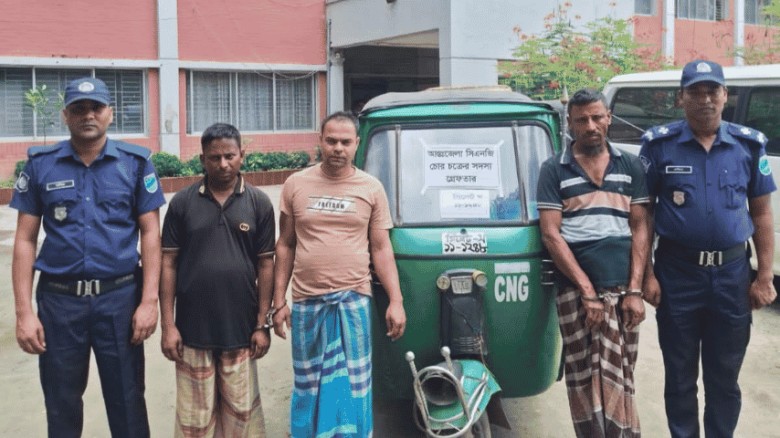 মুন্সীগঞ্জে সিএনজিসহ ৩ ডাকাত গ্রেপ্তার