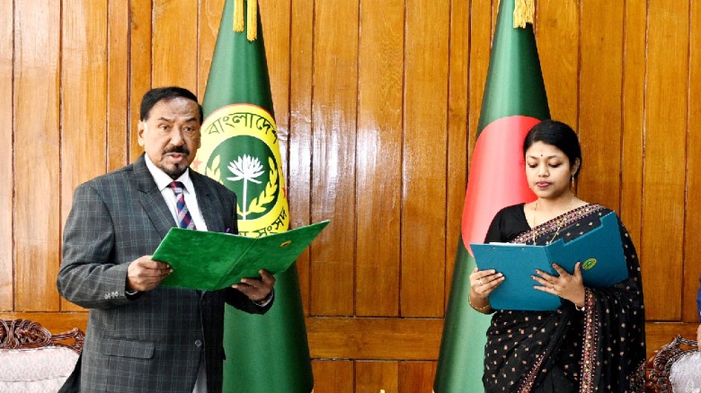 সংরক্ষিত নারী আসনে শপথ নিলেন এনসিপির নুসরাত তাবাসসুম