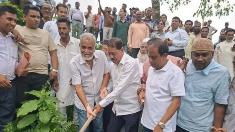 কটিয়াদীতে শহীদ জিয়ার স্মৃতি বিজড়িত খাল খনন