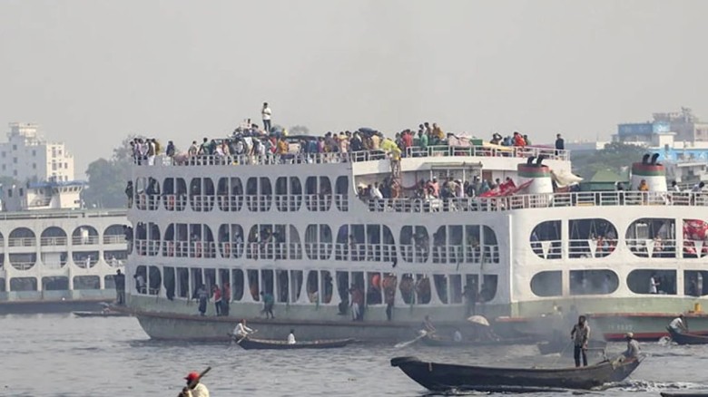দেশের বাজারে বাসের পর এবার বাড়ল লঞ্চের ভাড়া
