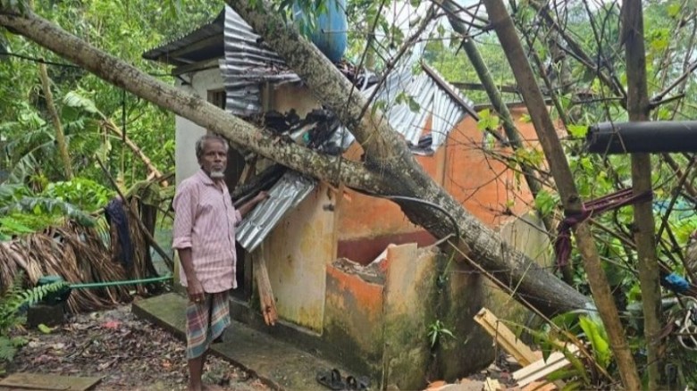 মৌলভীবাজারে কালবৈশাখী ঝড়ে শতাধিক ঘর বিধ্বস্ত
