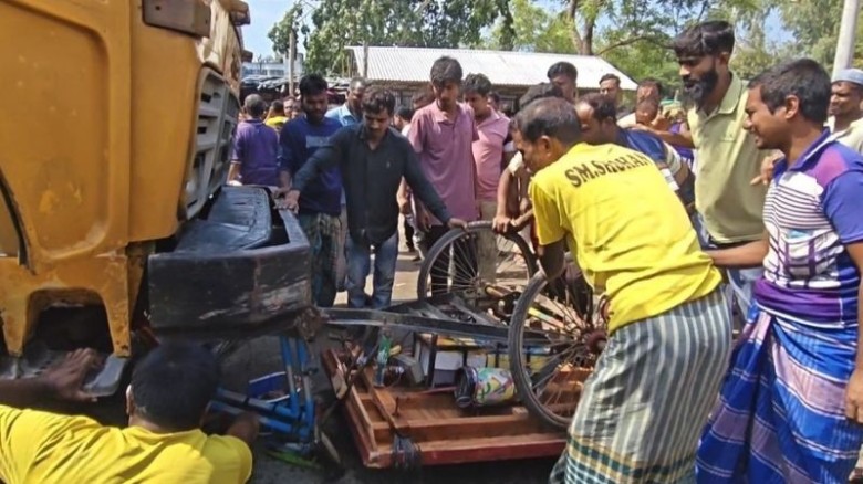 সিংড়ায় ট্রাকচাপায় অটোভ্যান যাত্রীর মৃত্যু
