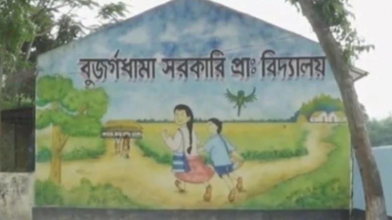 শিক্ষার্থীদের গলায় জুতার মালা: প্রধান শিক্ষিকা বরখাস্ত