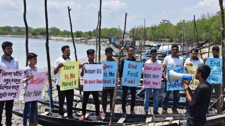 কয়রায় তরুণদের জলবায়ু ধর্মঘট ও প্রতিবাদ