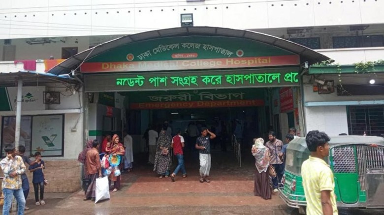 উত্তরায় বাসের ধাক্কায় পথচারী নিহত, বাস জব্দ