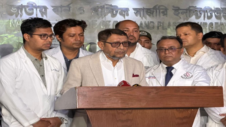 নারায়ণগঞ্জে বিস্ফোরণে দগ্ধদের দেখতে বার্ন ইনস্টিটিউটে স্বাস্থ্যমন্ত্রী