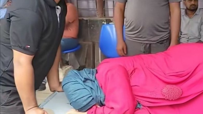 ফেনীতে আদালতে বিচারপ্রার্থী নারীর বিষপান