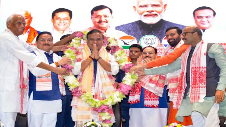 টানা দ্বিতীয়বার আসামের মুখ্যমন্ত্রী হিসেবে শপথ নিলেন হিমন্ত বিশ্ব শর্মা