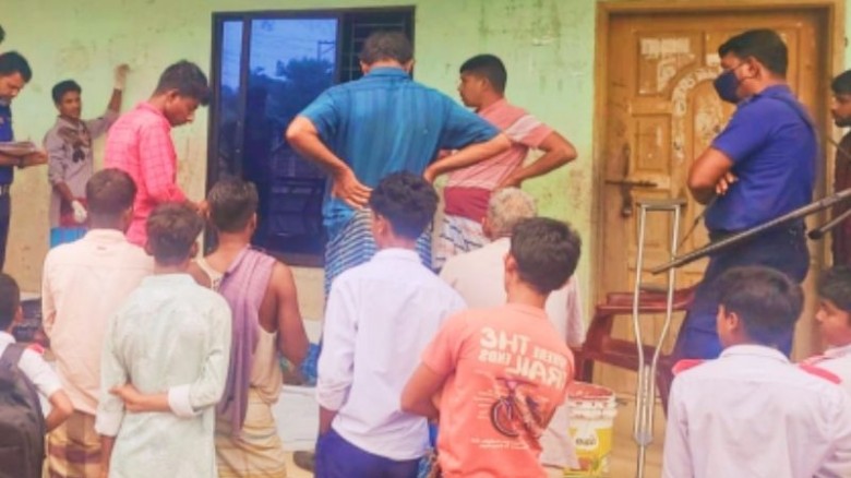 স্কুল বারান্দায় ভিক্ষুকের মৃত্যু, টাকা উদ্ধার