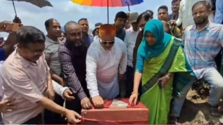 নাসিরনগরে সড়ক নির্মাণ কাজের ভিত্তিপ্রস্তর স্থাপন