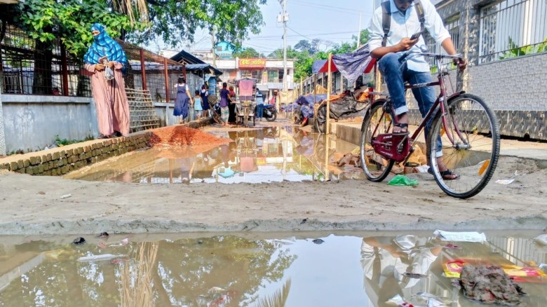মণিরামপুর পৌরসভায় সেবার নামে চরম ভোগান্তি