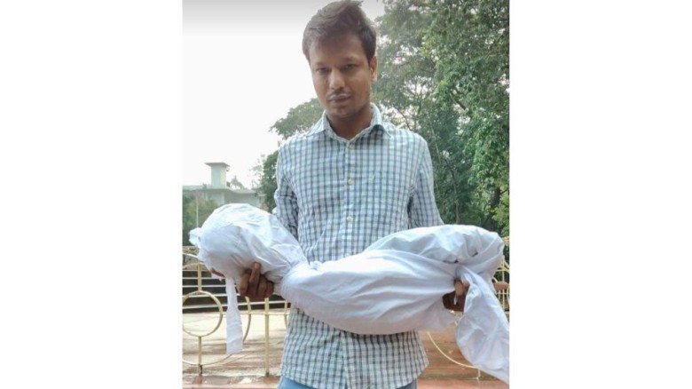 হামে শিশুর প্রাণ ঝরে ইউনূস কেন ভিভিআইপি সার্ভিস চড়ে