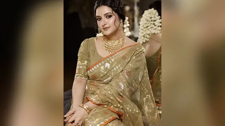 বুঝেশুনে পথ চলছেন পরীমনি