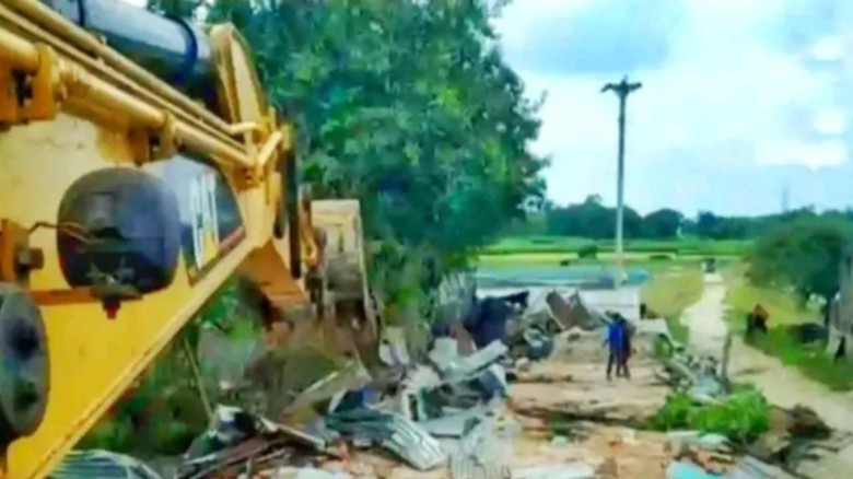 নাসিরনগরে খাস জমির ২১ স্থাপনা উচ্ছেদ