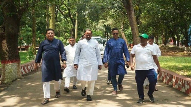 জাতীয় চিড়িয়াখানা পরিদর্শনে প্রতিমন্ত্রী; পশুপাখির সুরক্ষা ও সেবার মান নিয়ে কড়া নির্দেশ