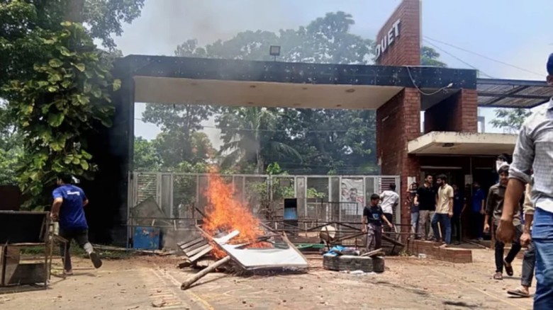 ডুয়েটে উপাচার্য নিয়োগ নিয়ে শিক্ষার্থীদের দুপক্ষের সংঘর্ষ, আহত ১৫
