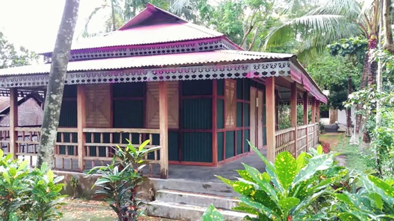 বিদ্রোহী কবির স্মৃতিধন্য দুই বাড়ি
