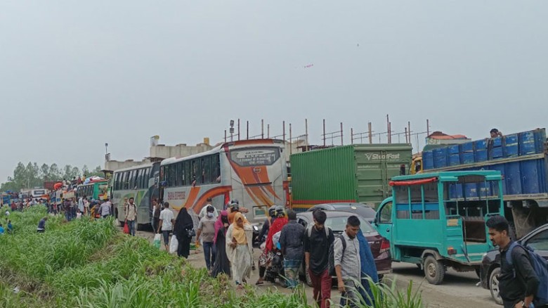ঢাকা-টাঙ্গাইল মহাসড়কে ৮ কিলোমিটার দীর্ঘ যানজট