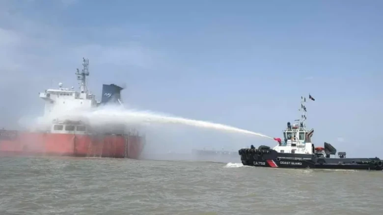 চট্টগ্রাম বন্দরে তেলবাহী জাহাজে আগুন, নিয়ন্ত্রণে কোস্ট গার্ড