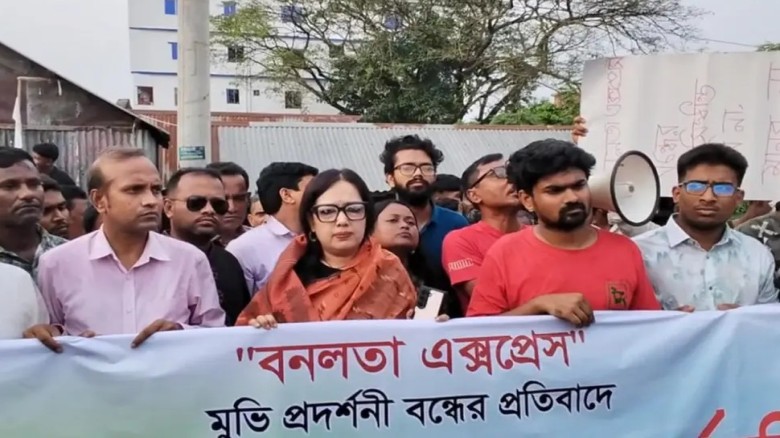 শিশু ধর্ষণ ঠেকাতে না পারা রাষ্ট্র কেন সিনেমা বন্ধে মদদ দেয়?: রুমিন ফারহানা