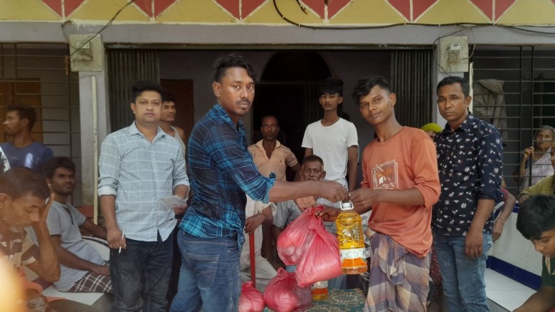 জগন্নাথপুরে সুবিধাবঞ্চিতদের মাঝে খাদ্যসামগ্রী বিতরণ