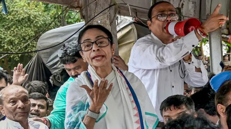কলকাতায় মমতার অনশন কর্মসূচি, দলের উপস্থিতি সীমিত