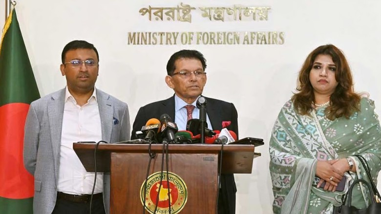 দুই দায়িত্ব একসঙ্গে পালনের নজির আছে