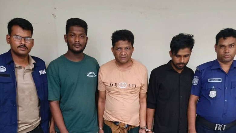 গজারিয়ায় মাদকবিরোধী অভিযানে ৪ কারবারি আটক