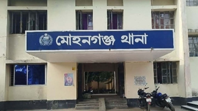 মোহনগঞ্জে প্রতিবেশীর লাথিতে অন্তঃসত্ত্বার গর্ভপাতের অভিযোগ