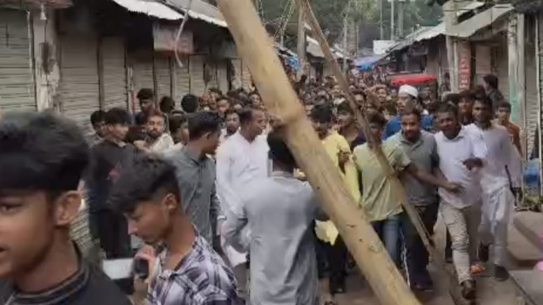 পুলিশের বাধা উপেক্ষা করে ছাত্রলীগ-যুবলীগের মিছিল