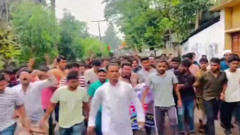 নোয়াখালীতে নিষিদ্ধ ছাত্রলীগের মিছিল, ২৪ নেতাকর্মী আটক