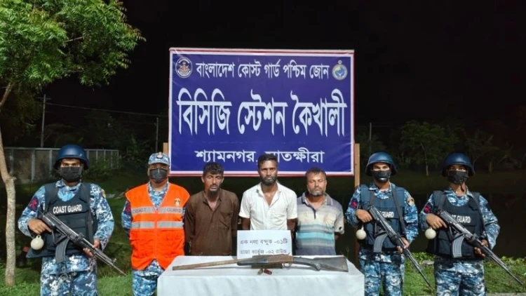 সুন্দরবন থেকে অস্ত্রসহ ৩ ডাকাত আটক