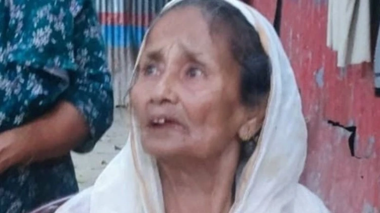 ছেলের নতুন বাড়িতে ঠাঁই পেলেন না গর্ভধারিণী মা