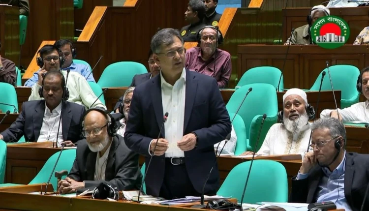 ইসলামী ব্যাংক নির্বাচনের আগে একটি দলকে ১১ হাজার কোটি টাকা দিয়েছে: স্বরাষ্ট্রমন্ত্রী