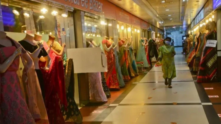 শপিংমল ও দোকানপাট খোলা রাখার নতুন সময় নির্ধারণ