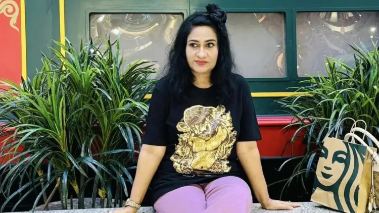 পুরস্কার পেলেও অনেককে দর্শক চেনে না: মনিরা মিঠু