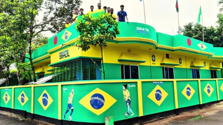 ব্রাজিলের পতাকায় নিজের বাড়ি রঙিন করলেন ব্রাহ্মণবাড়িয়ার রুবেল