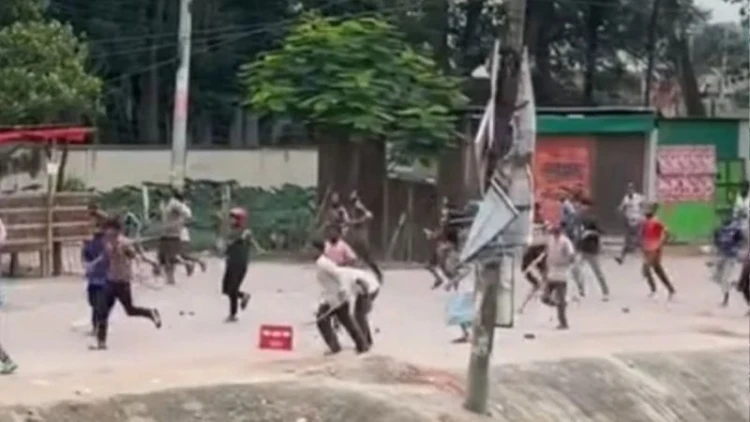 হজযাত্রীর লাগেজ নিয়ে কসবায় সংঘর্ষ, আহত ১০