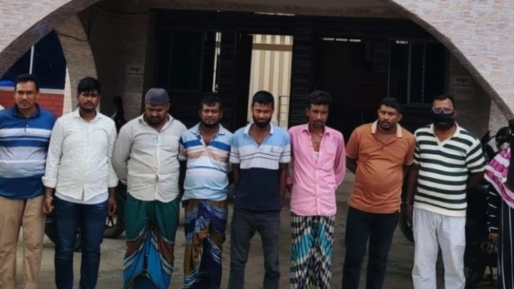 সিরাজদিখানে পুলিশের অভিযানে ১৪ আসামি গ্রেফতার