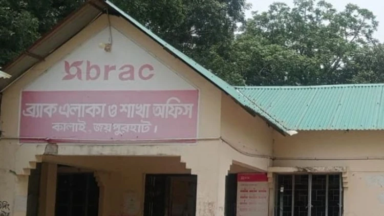 এনজিওর প্রতারণায় আদালতের বারান্দায় ঘুরছেন বৃদ্ধ খামারি