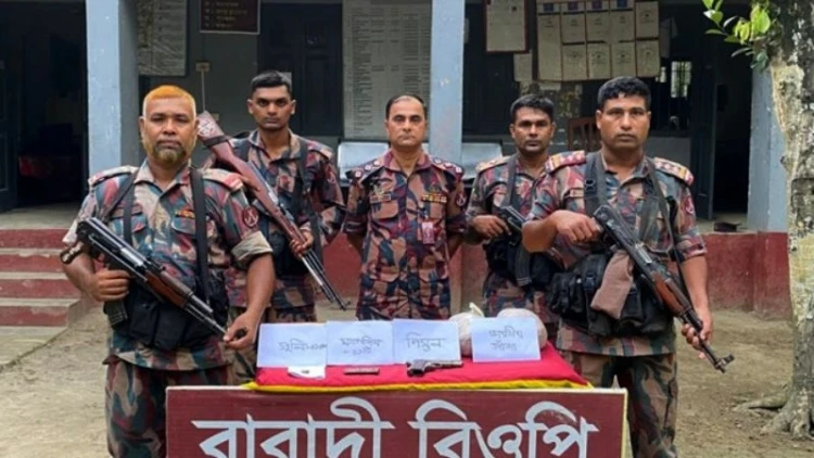 দর্শনা সীমান্তে বিদেশি পিস্তল ও গাঁজা উদ্ধার