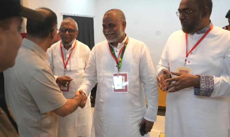 বাজেট অধিবেশন রেখে বিমানবন্দরে এমপিরা; সরাসরি সংসদে যাওয়ার পরামর্শ প্রধানমন্ত্রীর