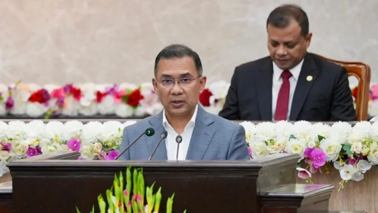 নিরাপত্তায় জনগণ থেকে দূরে না থাকার আহ্বান প্রধানমন্ত্রীর