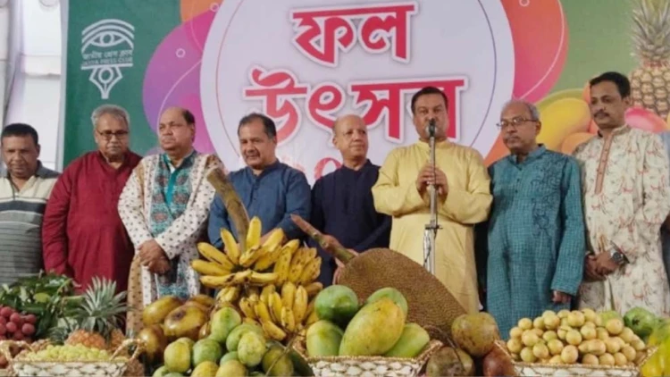 জাতীয় প্রেস ক্লাবে দেশি ফলের প্রদর্শনী অনুষ্ঠিত