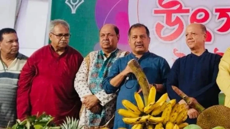 জাতীয় প্রেস ক্লাবে ফল উৎসব অনুষ্ঠিত