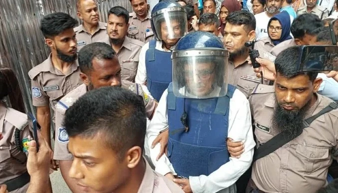 ‘লাল-সবুজ’ খাতায় আদালতের হিসাব রাখছেন ইনু