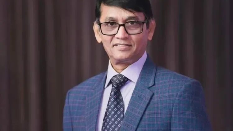 ‘মাঝে মাঝে স্বপ্নের মতো মনে হয় এই যাত্রা’