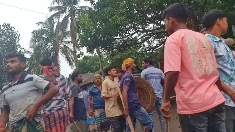 মহম্মদপুরে ফেসবুকে ছবি পোস্ট নিয়ে সংঘর্ষ, আটক ৮