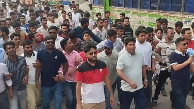 সাভারে নিষিদ্ধ আওয়ামী লীগের বিরুদ্ধে ছাত্রদলের বিক্ষোভ