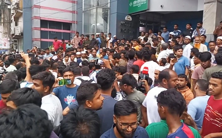 রংপুরে হোটেলের ছাদ থেকে পড়ে কিশোরীর মৃত্যু
